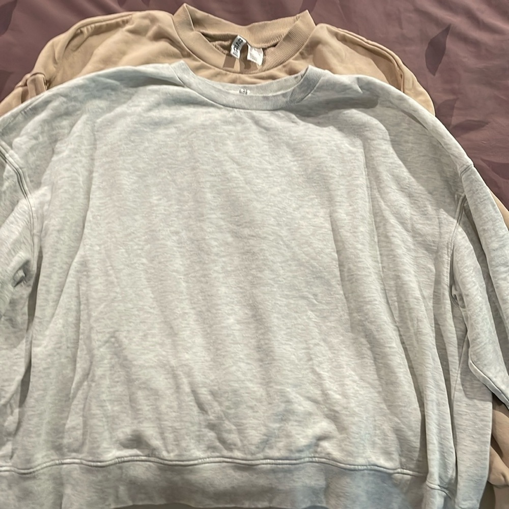 Two basic sweatshirts “divided” by H&M size L